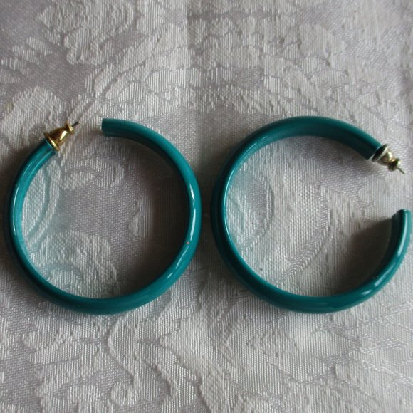 HOOP EARRINGS - VINTAGE MULTI COLORS – HOOP EARRINGS BUNDLE OF FIVE (5) - Picture 14 of 15